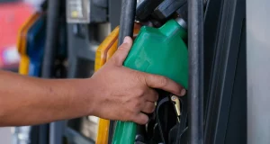 ¿Cómo reclamar si me han llenado el deposito con el combustible equivocado?